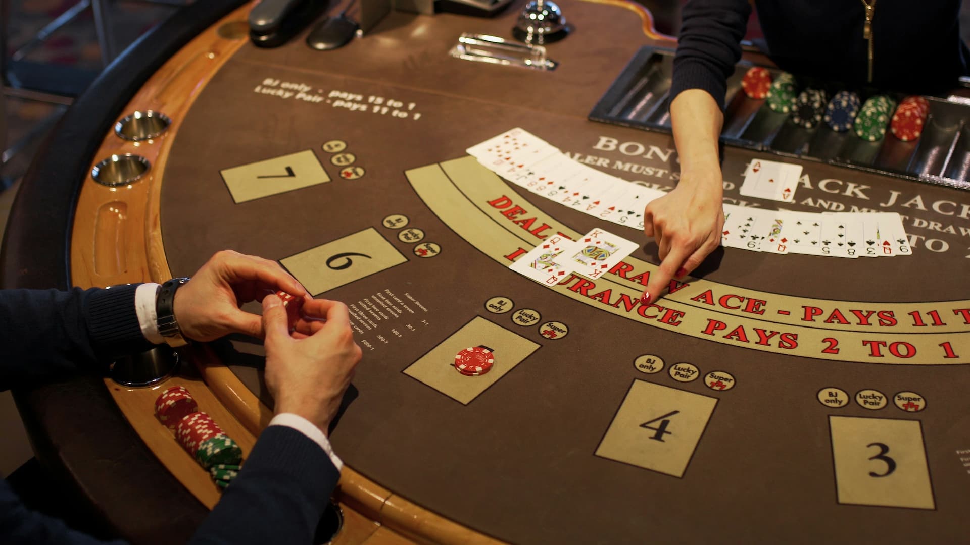 The Impact of Live Dealer Games on Casino Betting Behavior